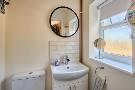 Ensuite Cloakroom