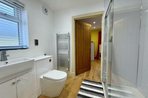 JACK &amp; JILL SHOWER ROOM