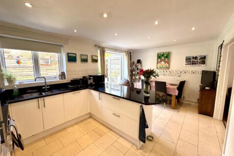 OPEN PLAN KITCHEN/DINING ROOM