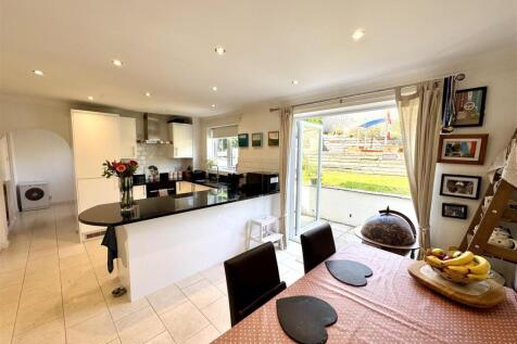 OPEN PLAN KITCHEN/DINING ROOM