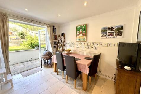 OPEN PLAN KITCHEN/DINING ROOM