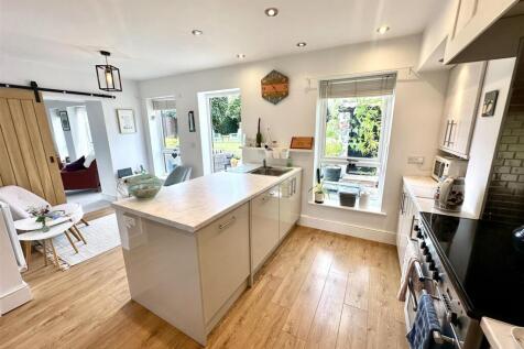 KITCHEN/BREAKFAST ROOM