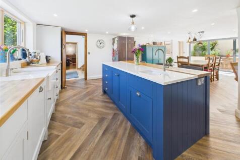 KITCHEN/FAMILY/DINING ROOM