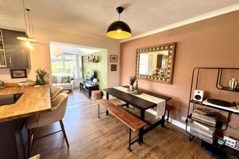 KITCHEN/BREAKFAST/DINING ROOM