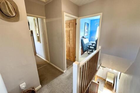 FIRST FLOOR STAIRS AND LANDING