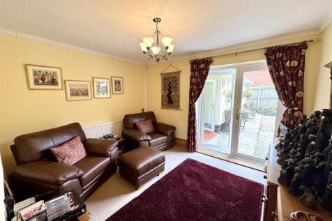 SITTING ROOM/BEDROOM 4