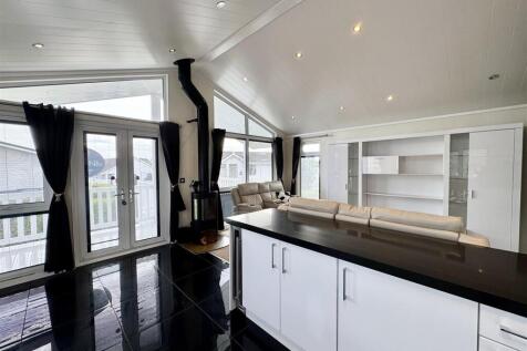 OPEN PLAN KITCHEN/LIVING/DINING ROOM