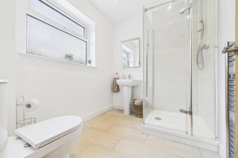 EN SUITE SHOWER ROOM