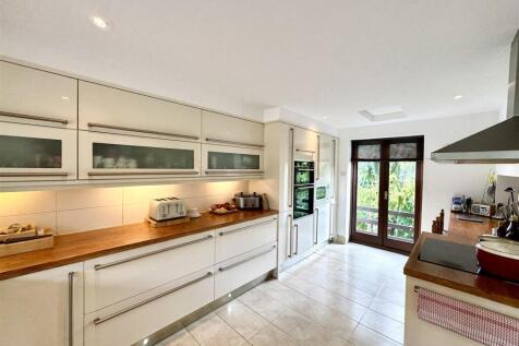 KITCHEN/BREAKFAST ROOM