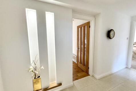 LOWER GROUND FLOOR HALLWAY