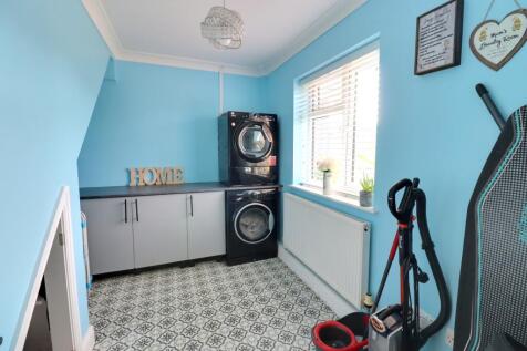 BEDROOM/UTILITY