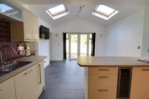 KITCHEN/BREAKFAST ROOM