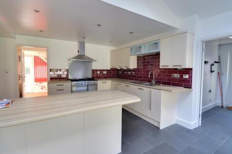 KITCHEN/BREAKFAST ROOM