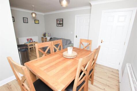 OPEN PLAN LIVING/ DINING/ KITCHEN