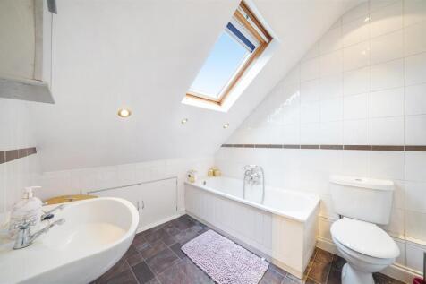 14 Lodge Lane - Main Bathroom.jpg