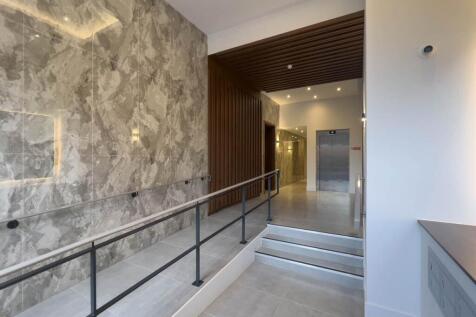 VV Douglas House Ent