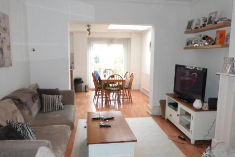 2 bed flat to rent St. Johns Road, London NW11