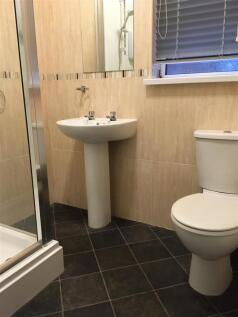 1) 5 Falmouth Street Bathroom 04.12.2020.JPG