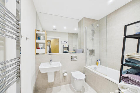 CAM03218G0-PR0800-STILL010