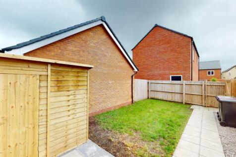Rumsey Close 16 Rear Garden 2023.jpg