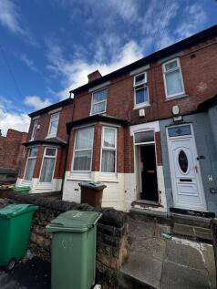 3-bed semi-detached on Rothesay Avenue, Lenton, Nottingham NG7 1PW, £1,534/mo