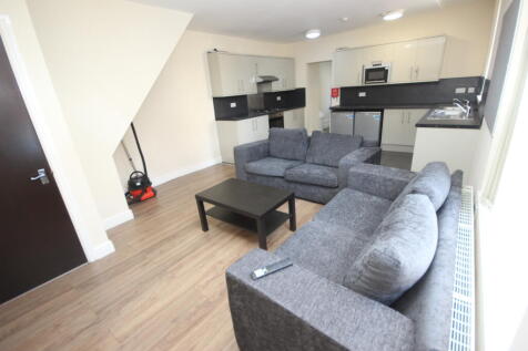 6-bed terraced on Connaught Road, Liverpool, £520/mo