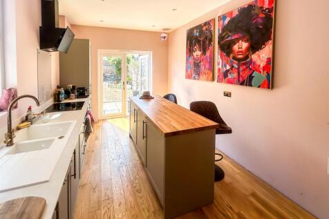 Rochford Avenue, Westcliff-On-Sea photo 5