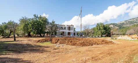 NEWLY BUILT MODERN VILLA IN UNIQUE LOCATION OF SELVA 