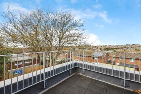 2-bed flat on Etherton Place, Seaford, £1,300/mo