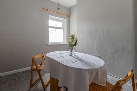 Llanishen Street 15-18.jpg