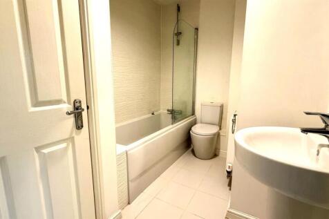 3 PIECE BATHROOM IN WHITE