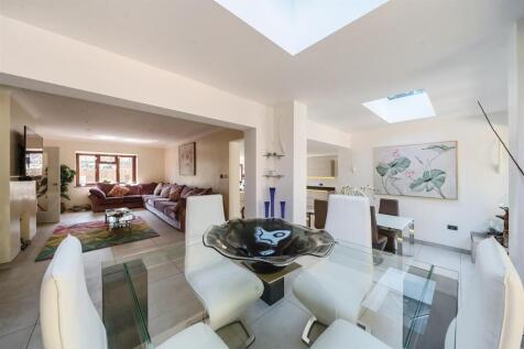 Dining Room (Main).jpg