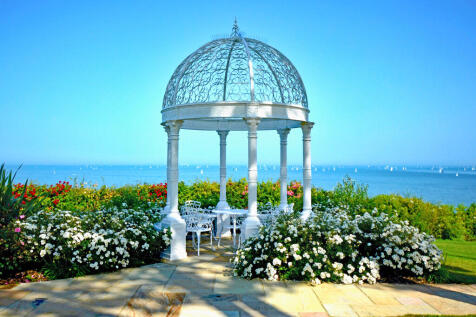 gazebo on boat ra...