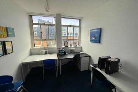 Office to rent Image 4