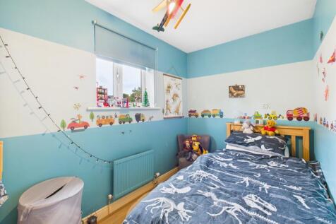 CAM03729G0-PR0133-STILL029