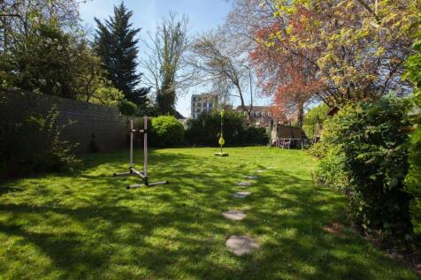 linfield gardens park play .jpeg