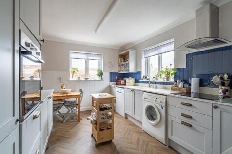 KITCHEN / DINER