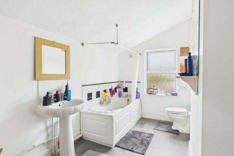 CAM04922G0-PR0073-STILL009