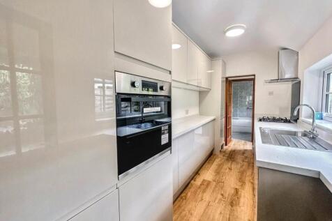 kitchen 2.jpg