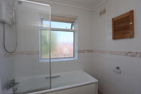 FF 132 Nevill Road Bathroom.JPG