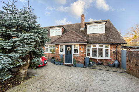 Beautifully presented four bedroom detached chale