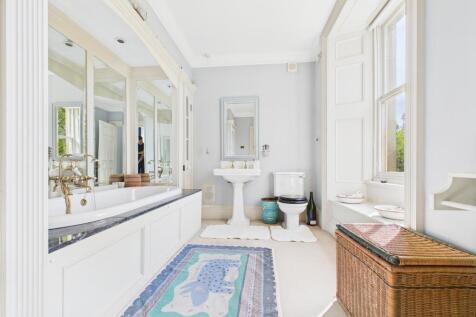 CAM04201G0-PR0078-STILL007