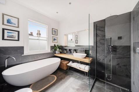 Bath/Shower Room