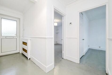 Thurlby Close, Woodford Green, IG8 photo 5