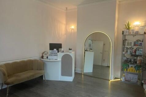 Commercial Property to rent Image 4
