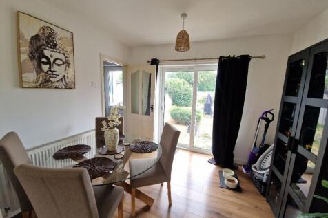 Yew Tree Avenue photo 5