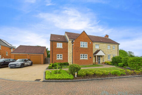 CAM04024G0-PR0028-STILL042