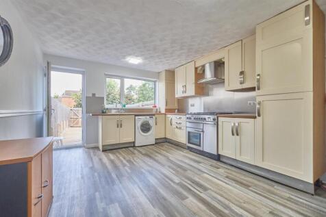 Kitchen diner to rear