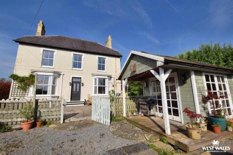 Front of Property / Summerhouse