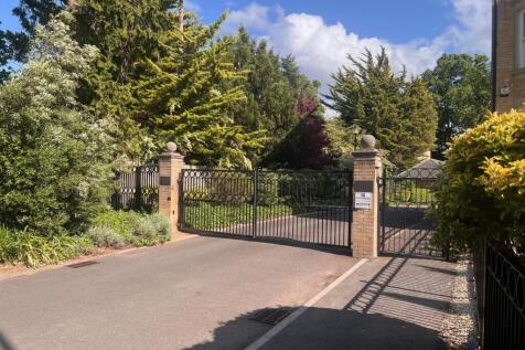 GATED ENTRANCE.jpg